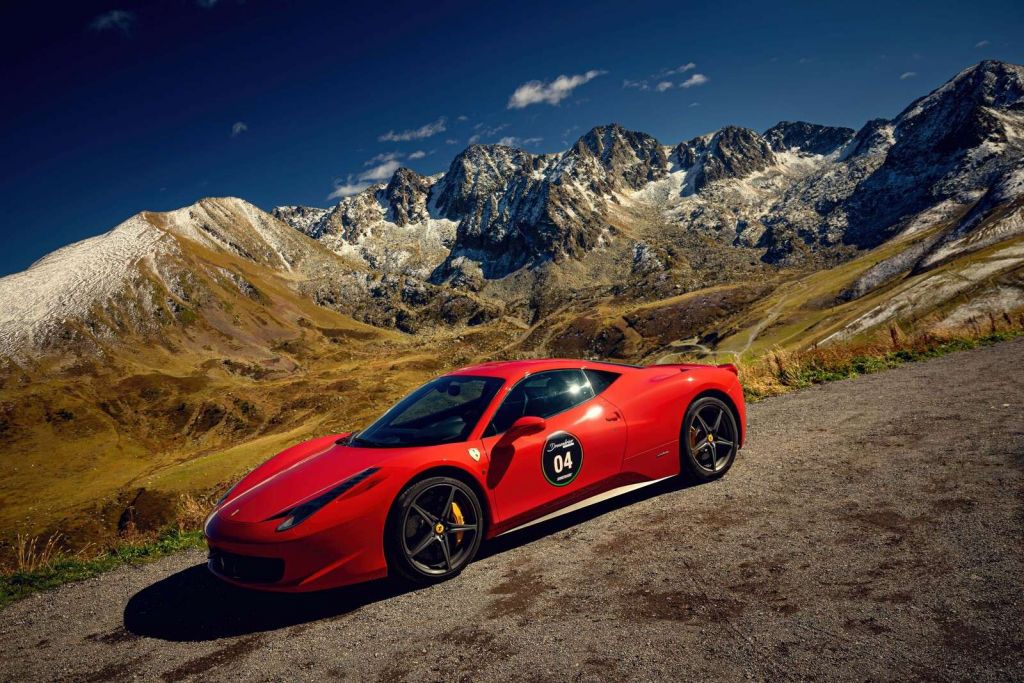 Ferrari 458 med alpentoppen